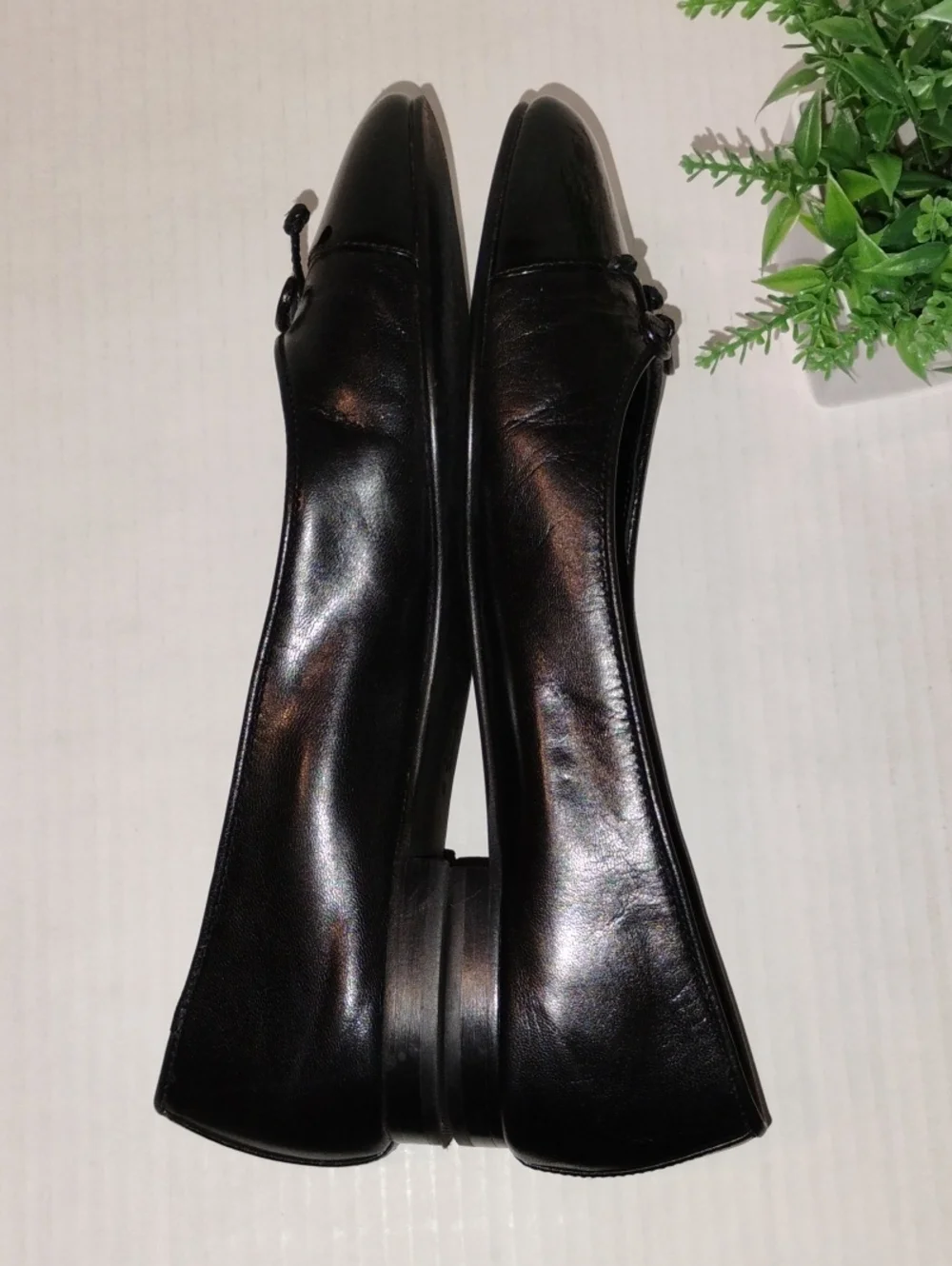 Tory Burch Black Leather Cap Toe Ballet Flats. Black in color. Womens size 8